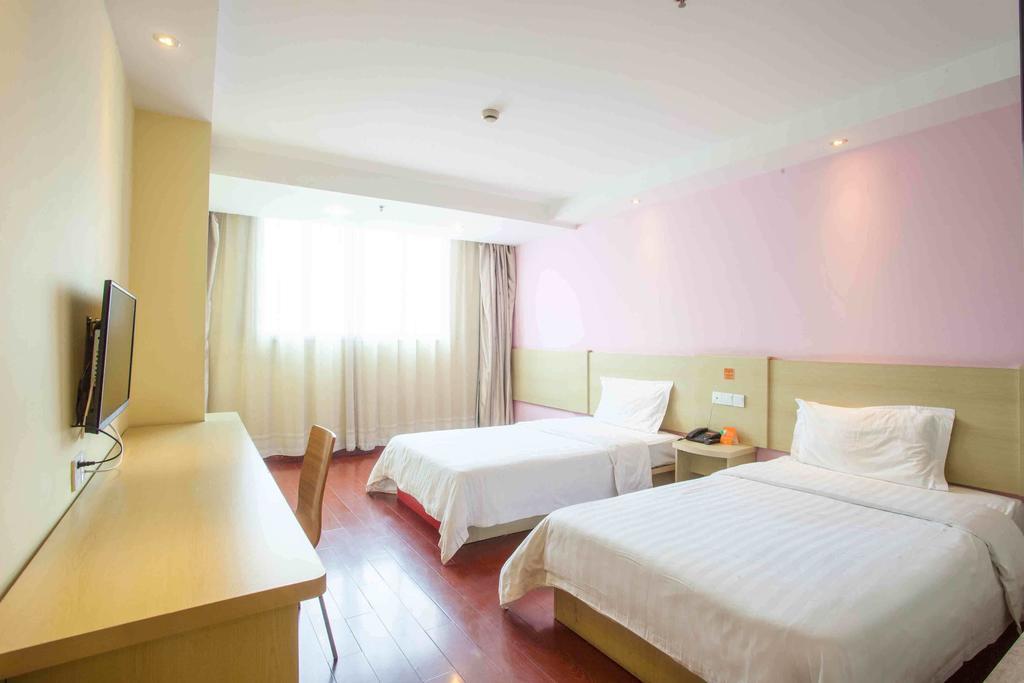 7Days Inn Dalian Gangwan Square Station Port Room photo